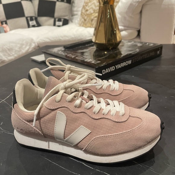 Veja Women's Blush Pink Sneakers.Great condition. - Picture 5 of 7
